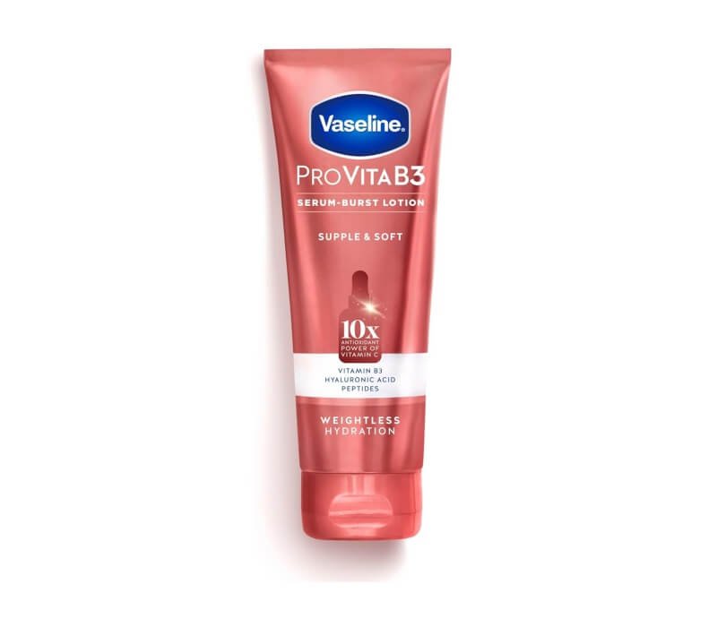 Para obtener mejores resultados, masajee generosamente sobre la piel a diario. El producto tiene una ligera fragancia agradable y adictiva. La fragancia de Supple & Soft tiene notas florales cremosas realzadas por suculentas y jugosas bayas rojas y un matiz verde. En Vaseline, creemos en el poder de una piel sana. Nos comprometemos a desarrollar productos para el cuidado de la piel con una eficacia superior que se sientan bien al usarlos. Nuestros productos hidratan tu piel para que sea más resistente, se recupere más rápido y brille con salud, porque creemos que una piel sana da como resultado una piel hermosa. Con Vaseline, no hay otra piel con la que quieras vivir.